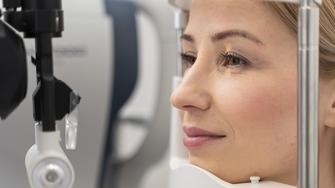 femme-aux-yeux-consulter