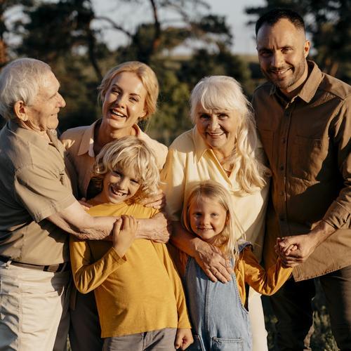 medium-shot-family-members-posing-together